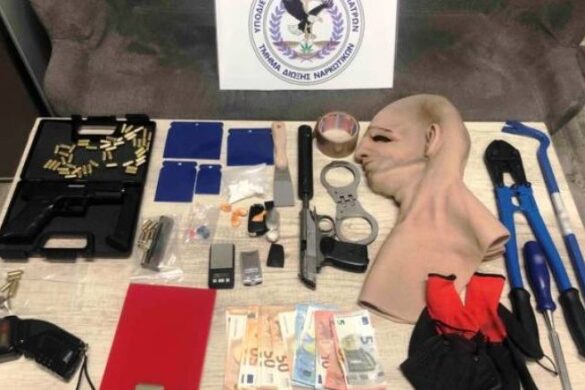 Πάτρα: «Πορτιέρης» σε νυχτερινό κλαμπ στα χέρια της Δίωξης Ναρκωτικών – Στην κατοχή του κοκαΐνη και γεμάτο όπλο!
