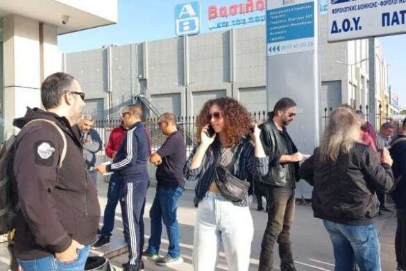 Πάτρα: Συμμετοχή επαγγελματιών, βιοτεχνών και εμπόρων στη διαμαρτυρία έξω από Δ.Ο.Υ.