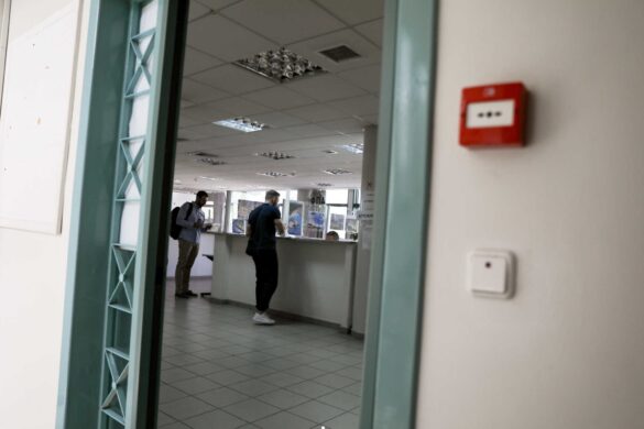 Πατρινοί «τρέχουν και δεν φτάνουν» σε Δήμο και Εφορία – Προβλήματα με τις ενημερότητες