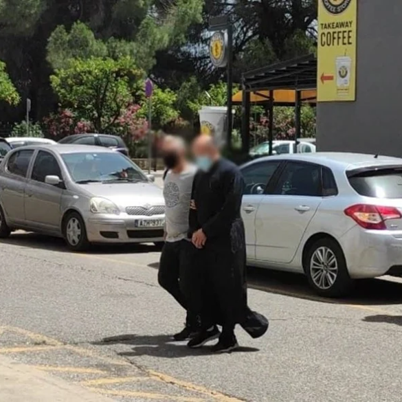 Απίστευτο! Ο βιαστής “ιερέας”… παίρνει ακόμη τον μισθό του από το δημόσιο