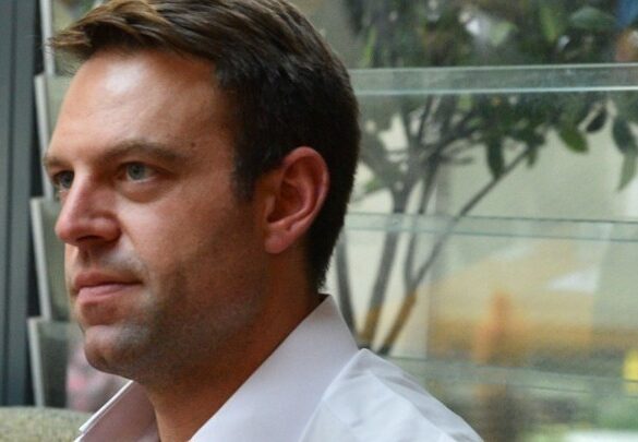 Για ποιο λόγο ο Στέφανος Κασσελάκης έχει αναλάβει τον ρόλο του ηγέτη του αντι-ΣΥΡΙΖΑ μετώπου και επιτίθεται στον Τσίπρα.