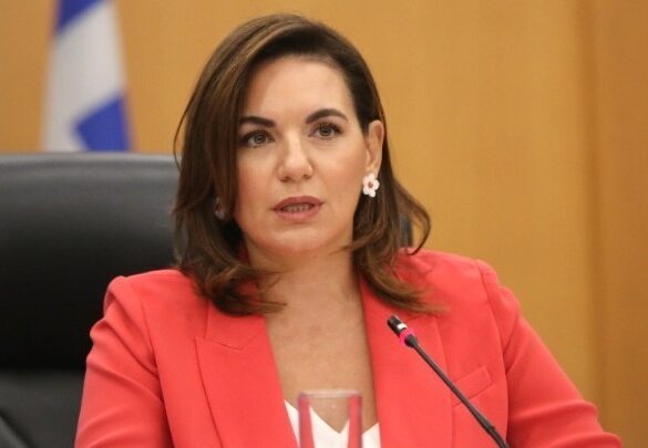 Ο. Κεφαλογιάννη: Στα 20 ευρώ το τέλος κρουαζιέρας για Μύκονο – Σαντορίνη – Τα τέλη για ξενοδοχεία και βραχυχρόνιες μισθώσεις