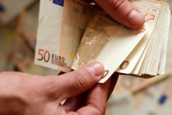 Ελεύθεροι επαγγελματίες: Ποιες θα είναι οι νέες ασφαλιστικές εισφορές για το 2025
