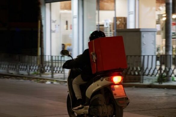 Πάτρα: Λήστεψαν διανομέα φαγητού – Εξιχνιάστηκε η υπόθεση από την ΕΛ.ΑΣ.