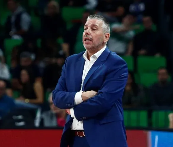 Ηλίας Παπαθεοδώρου: «Ανούσιο το ελληνικό πρωτάθλημα, έχει μεγαλώσει η απόσταση ανάμεσα με Παναθηναϊκό και Ολυμπιακό»