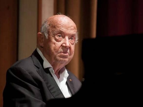 Μίμης Πλέσσας: Σε λαϊκό προσκύνημα η σορός του – Το μεσημέρι η κηδεία του κορυφαίου μουσικοσυνθέτη