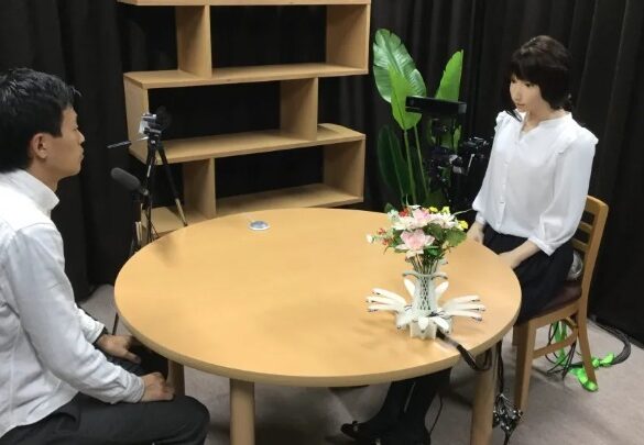 Ιάπωνες δημιούργησαν ρομπότ με αίσθηση χιούμορ που ξέρει πότε και πώς να γελάσει