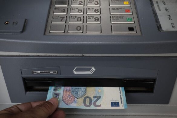 Πρόωρη σύνταξη για ασφαλισμένες σε ΔΕΚΟ και τράπεζες