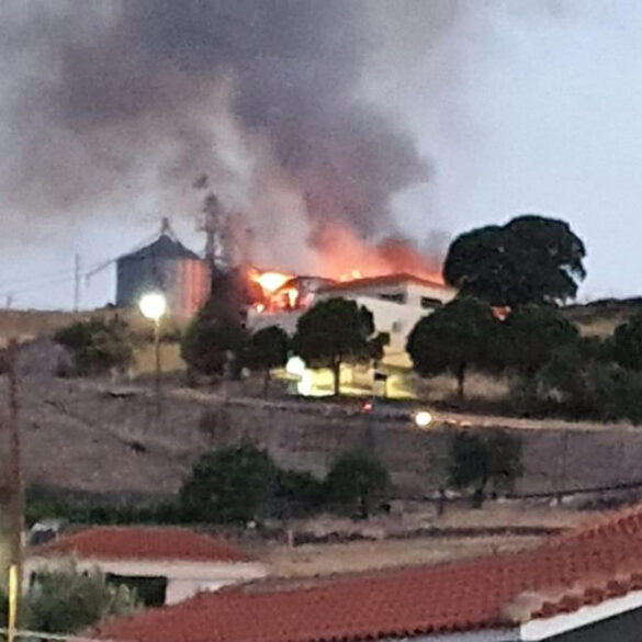 Κάηκαν ολοσχερώς οι εγκαταστάσεις του Κτηνοτροφικού Συνεταιρισμού Μεσοτόπου