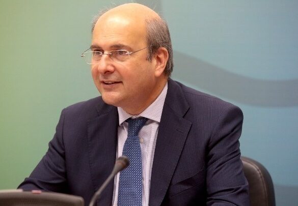 Χατζηδάκης: Τον Σεπτέμβριο θα ανακοινωθούν παρεμβάσεις για τη μείωση της φορολογίας